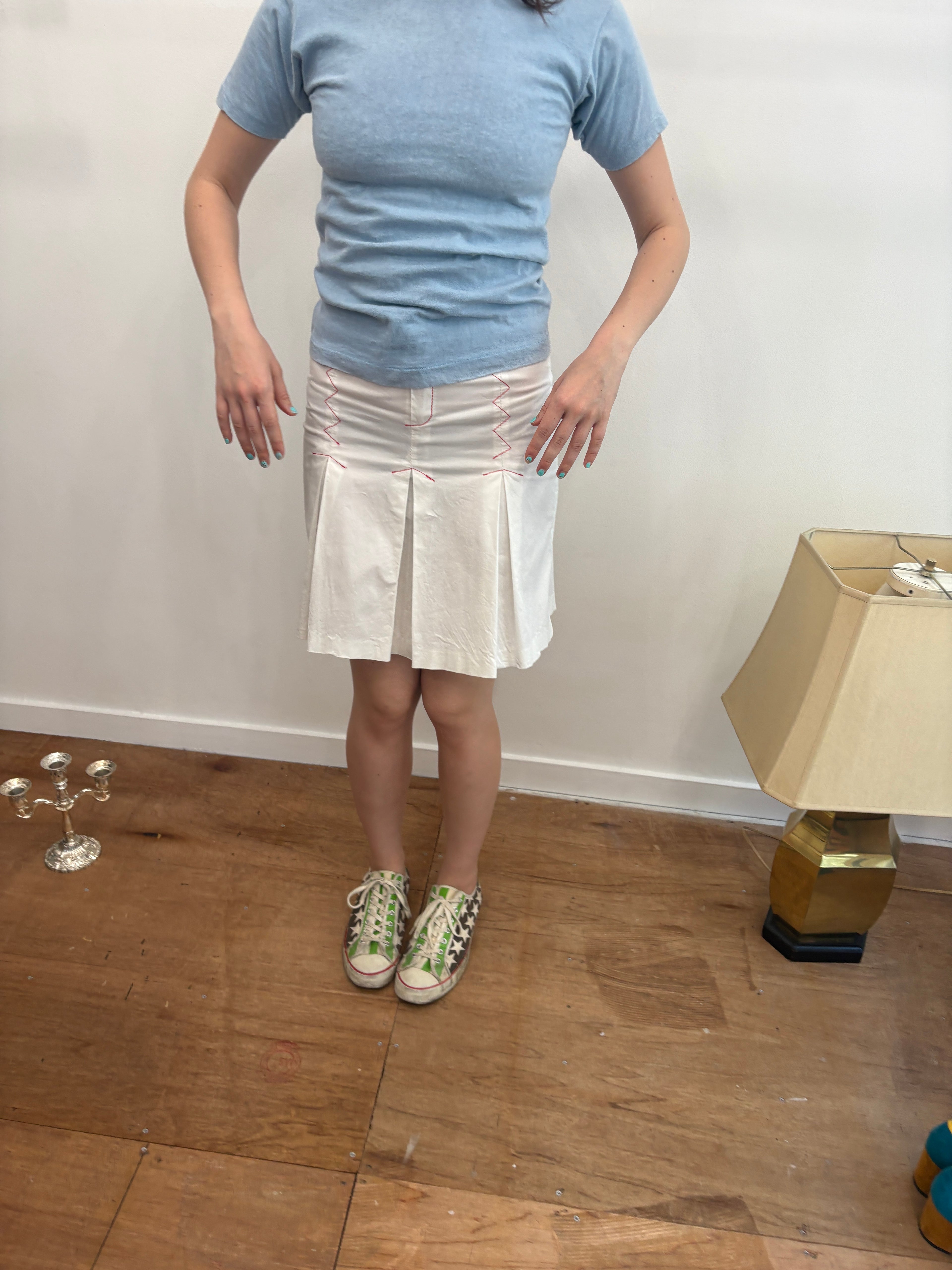 white stitch pleats skirt