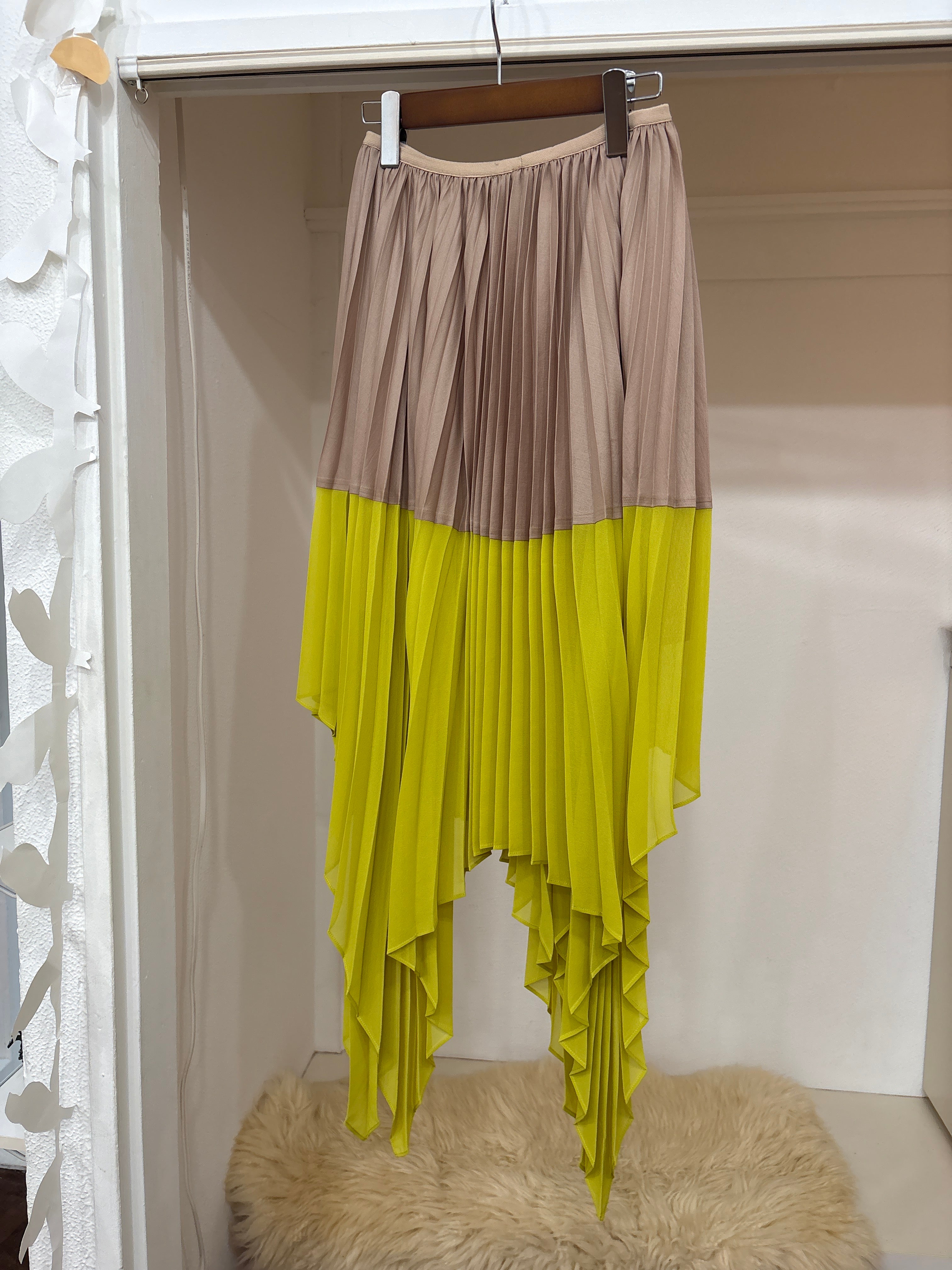 asymmetry bi-color skirt