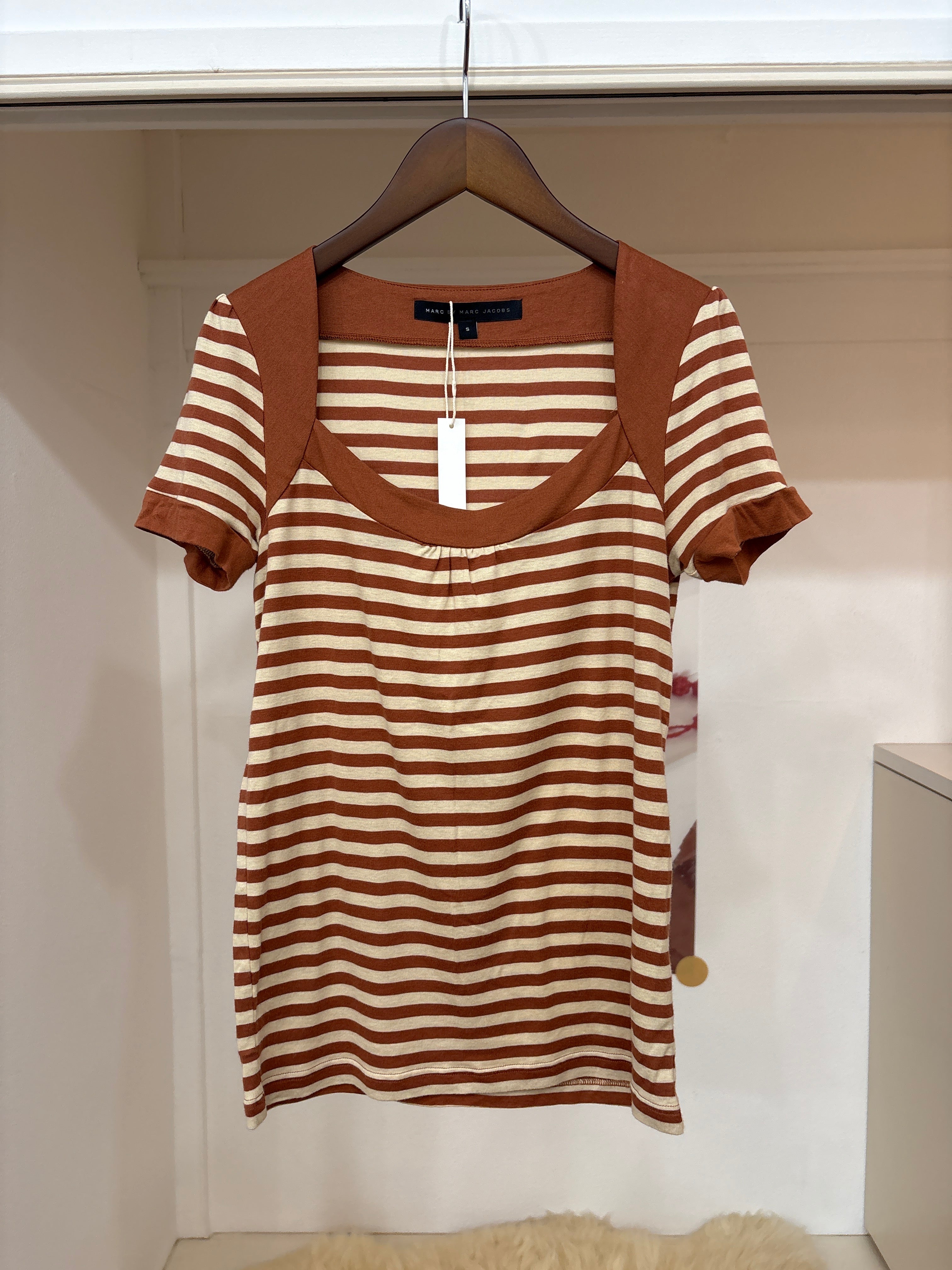 marc by marc jocobs border top