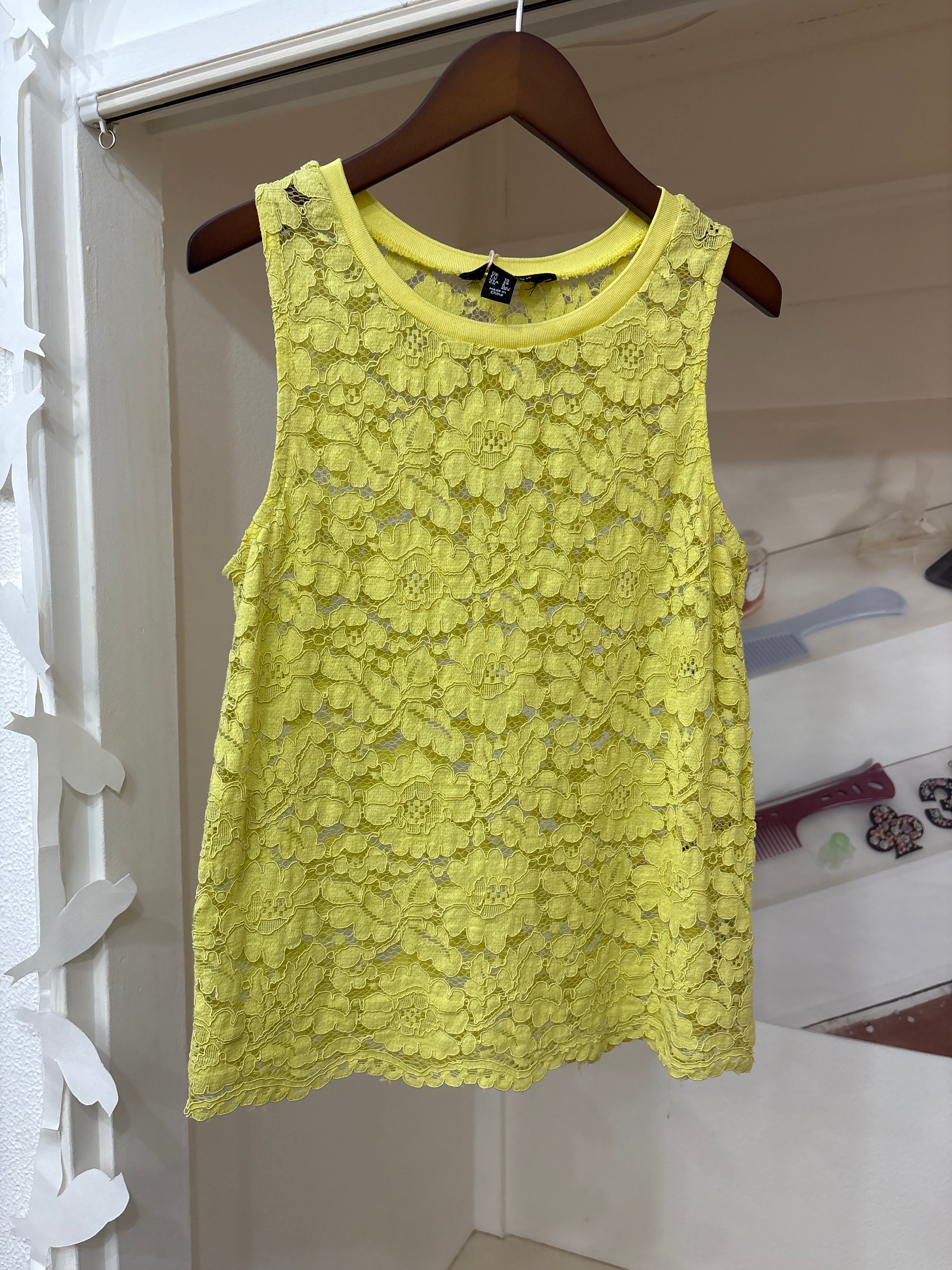 yellow lace tanktop