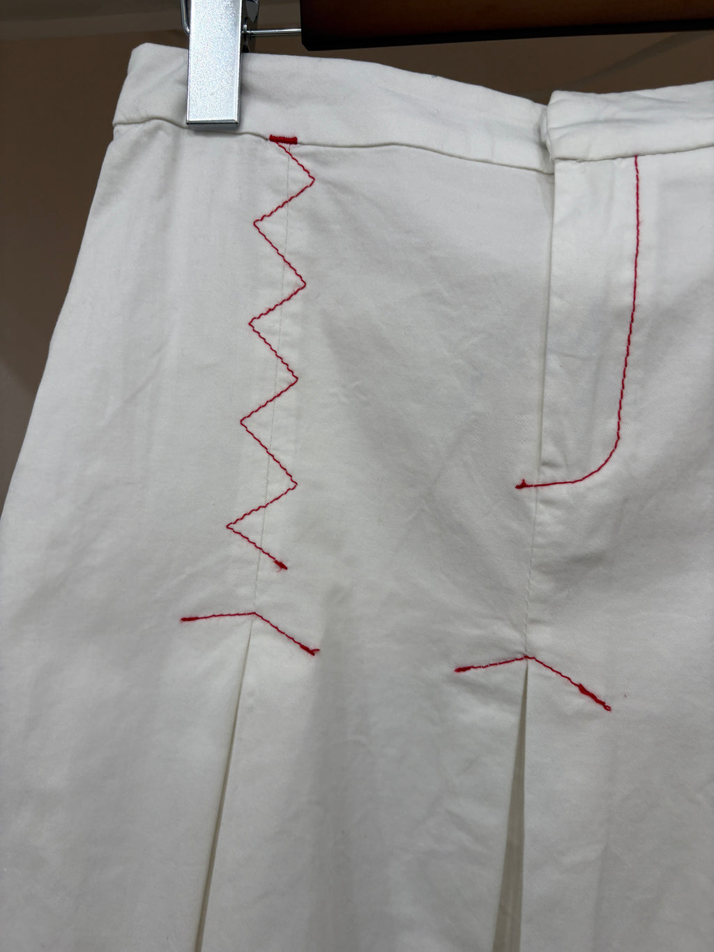 white stitch pleats skirt
