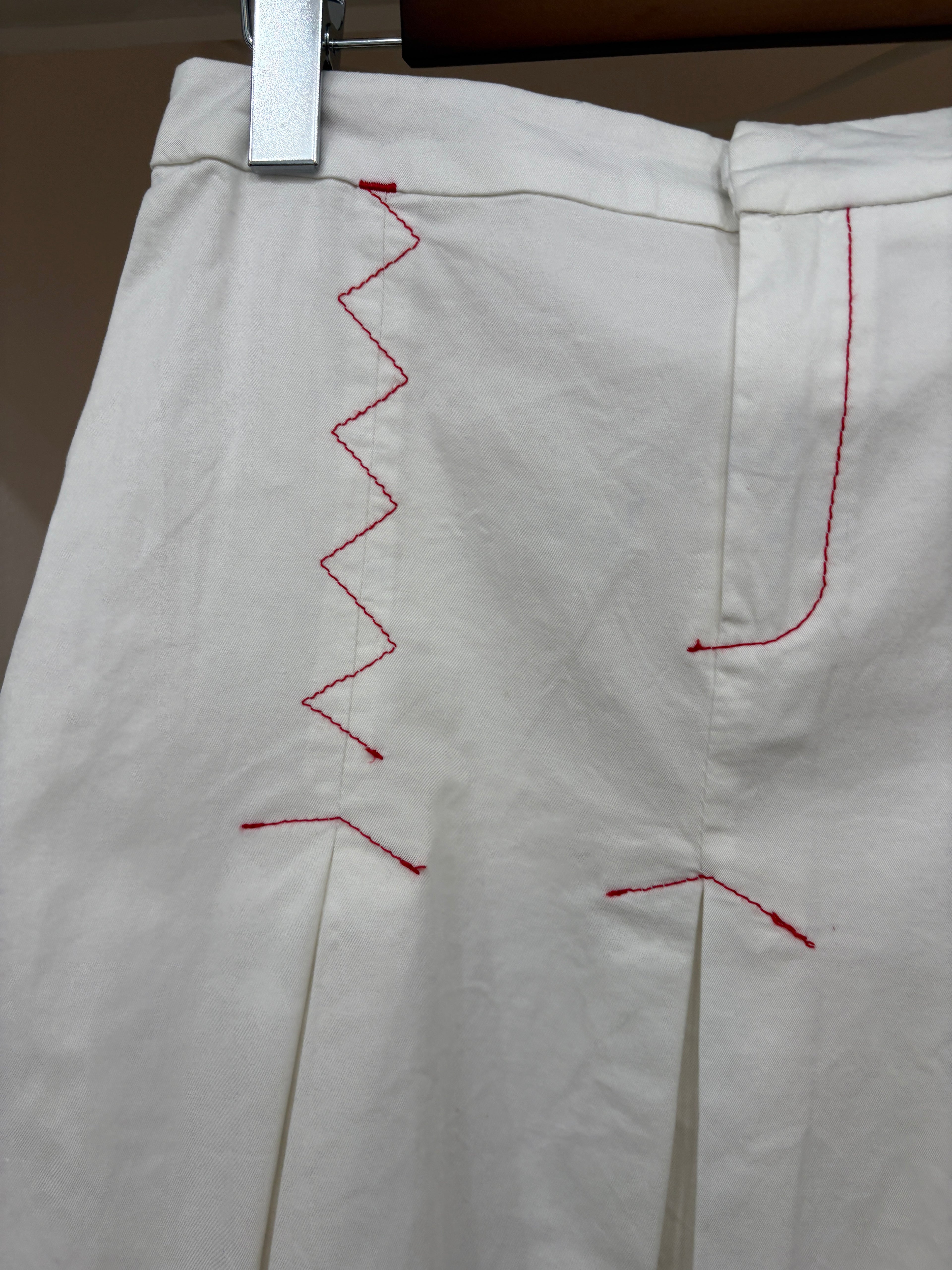 white stitch pleats skirt